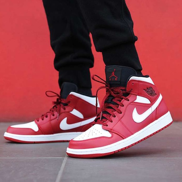 nike air jordan 1 retro mid chicago